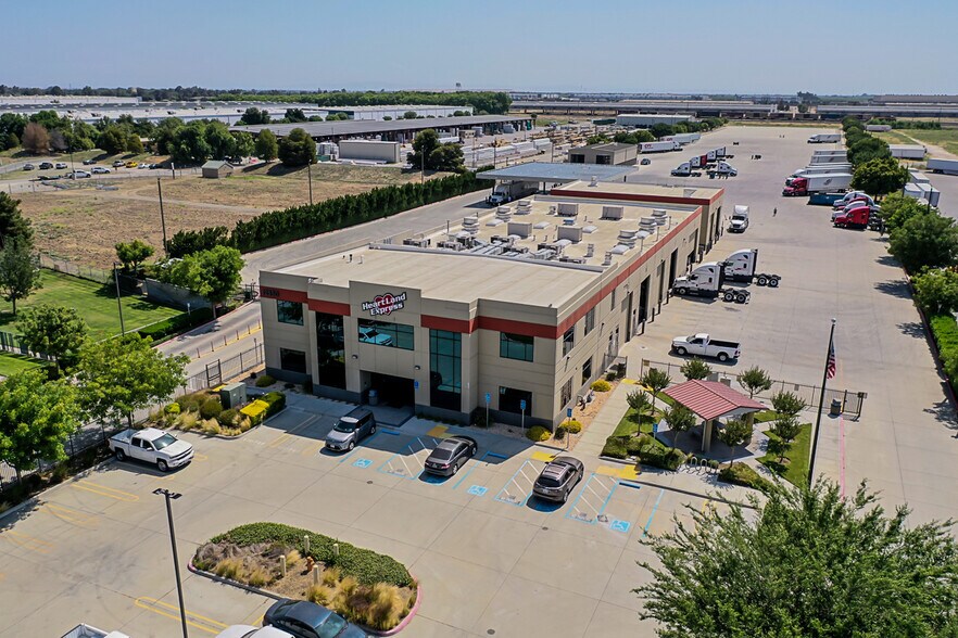 12550 S Harlan Rd, Lathrop, CA à louer - Photo du bâtiment - Image 2 de 6