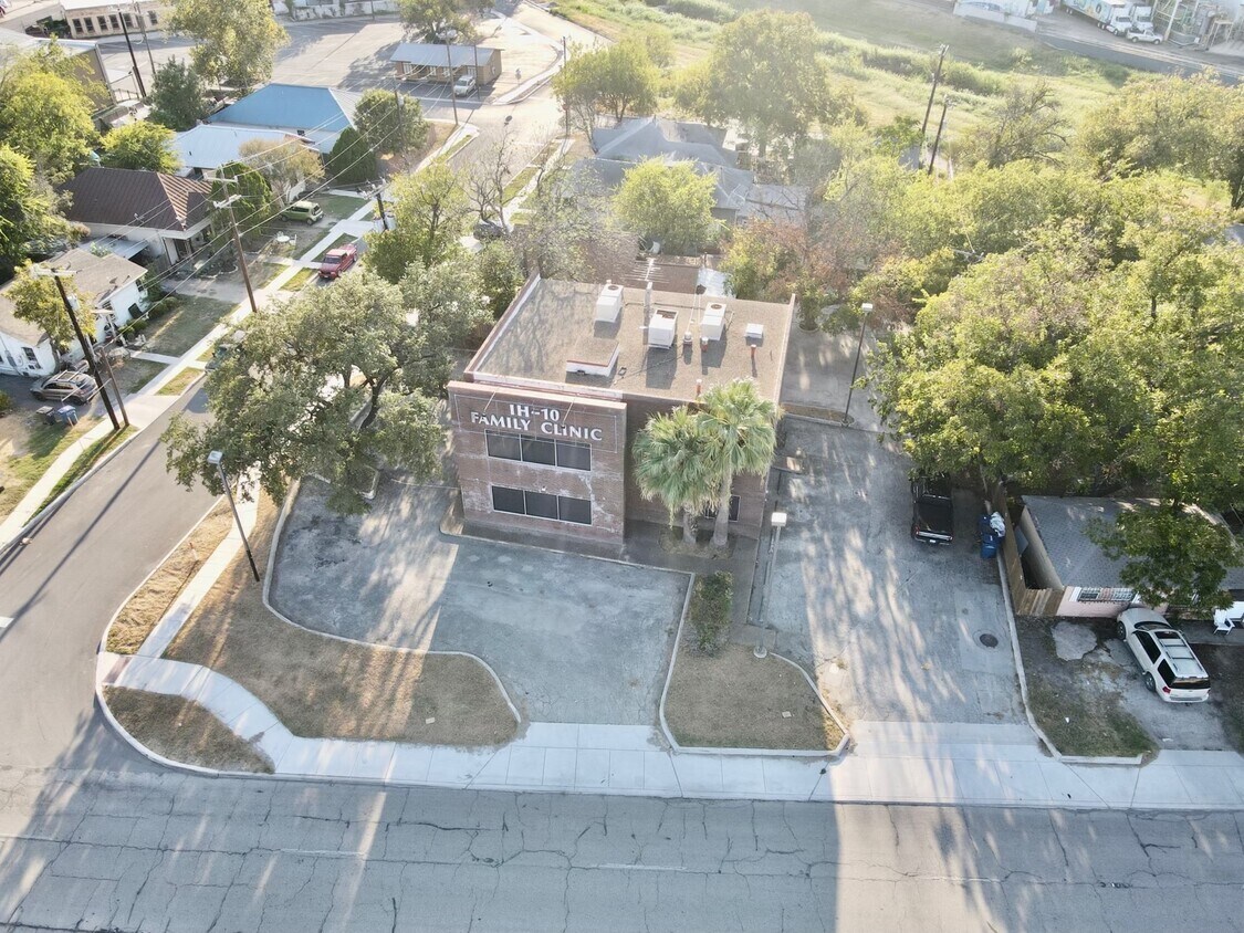 1331 W Mulberry Ave, San Antonio, TX for lease Building Photo- Image 1 of 36