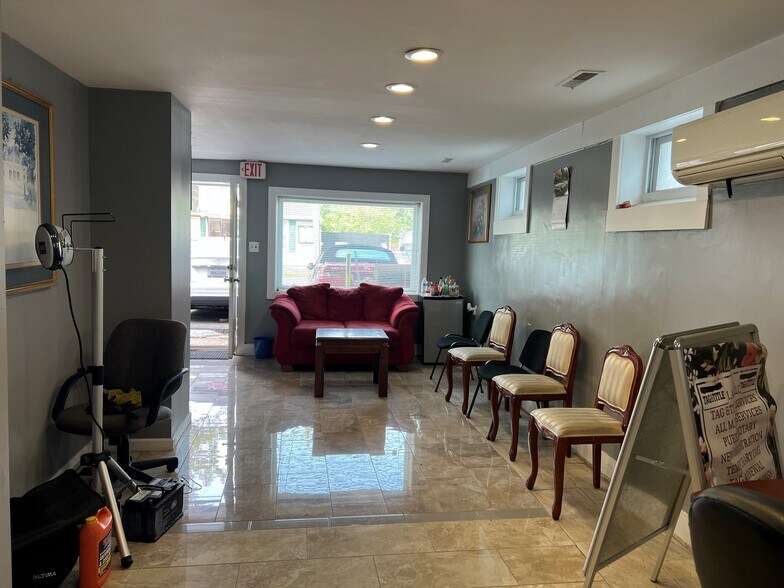 10805 Lanham Severn Rd, Glenn Dale, MD for sale - Building Photo - Image 3 of 10