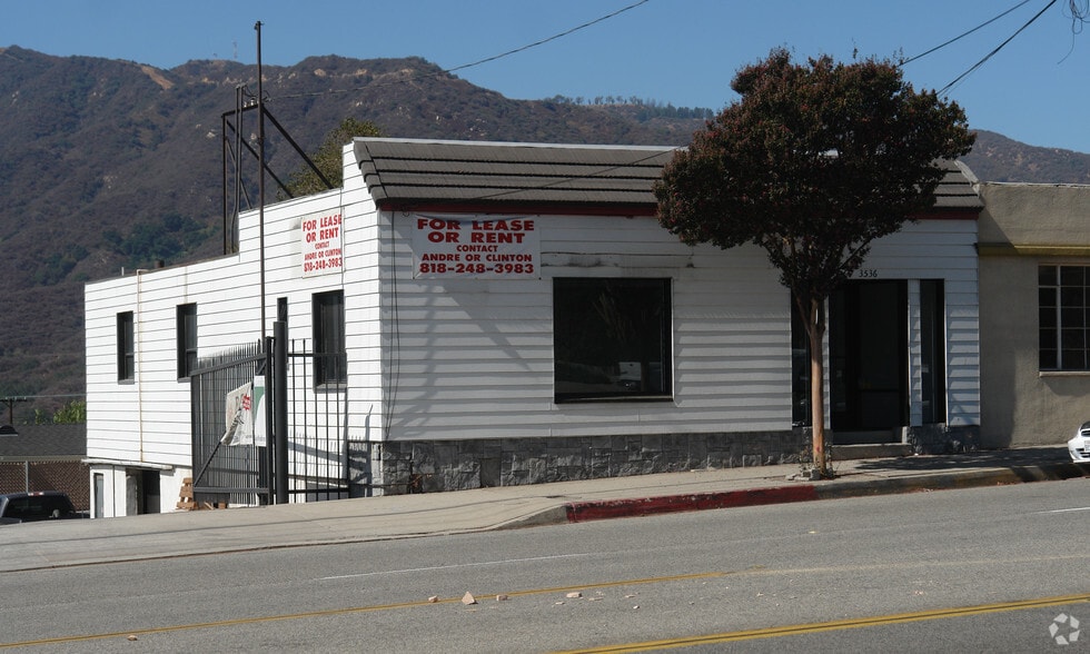 3536 Foothill Blvd, La Crescenta, CA à louer - Photo du bâtiment - Image 2 de 20