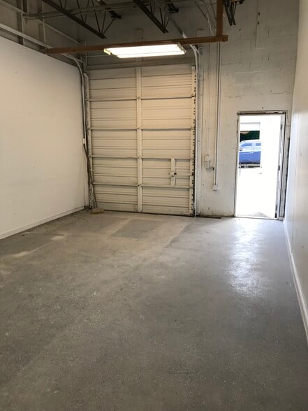 1700 Latham Rd, West Palm Beach, FL for lease - Building Photo - Image 3 of 13