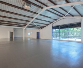 Stakehill Ln, Manchester for lease Interior Photo- Image 2 of 3