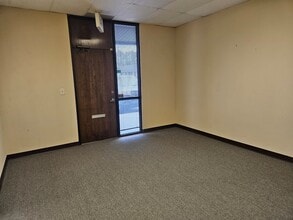 3050 Presidential Dr, Atlanta, GA for lease Interior Photo- Image 1 of 5