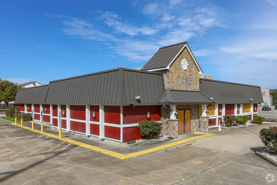 4717 East Fwy, Baytown, TX à vendre - Photo principale - Image 1 de 1