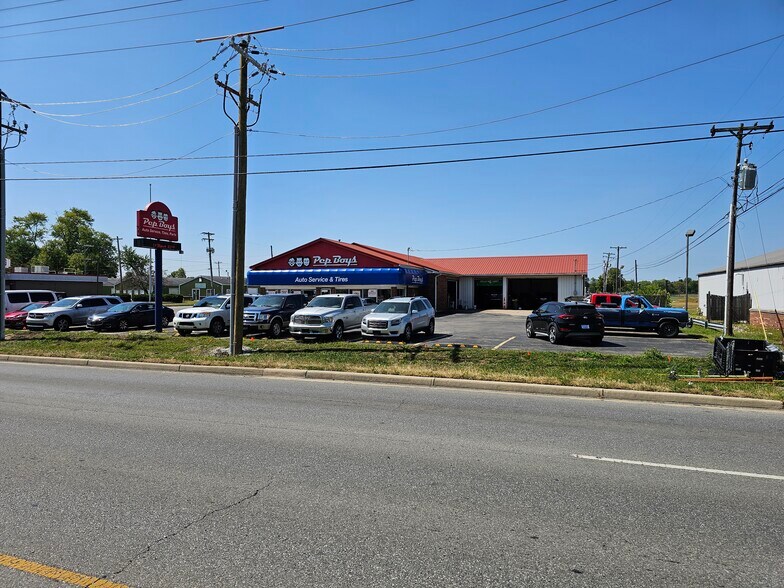 2 Pep Boys Locations portefeuille de 2 propriétés à vendre sur LoopNet.ca - Photo du b timent - Image 2 de 5