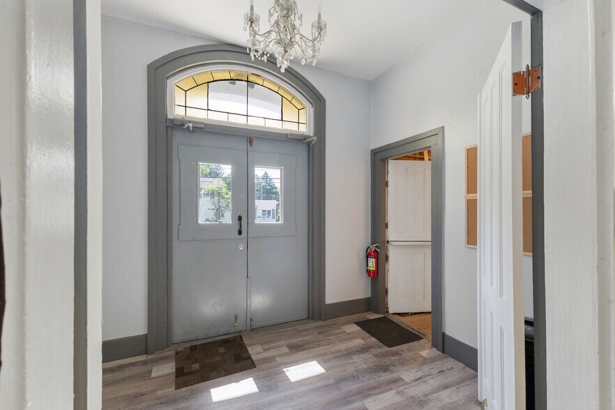 13 Leonard St, Gansevoort, NY à vendre - Photo du bâtiment - Image 2 de 36