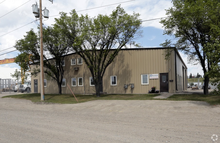 4010-4020 6a St NE, Calgary, AB à louer - Photo du bâtiment - Image 3 de 8