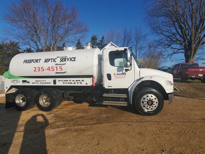 1446 N Bolton Rd, Freeport, IL for sale - Interior Photo - Image 2 of 17