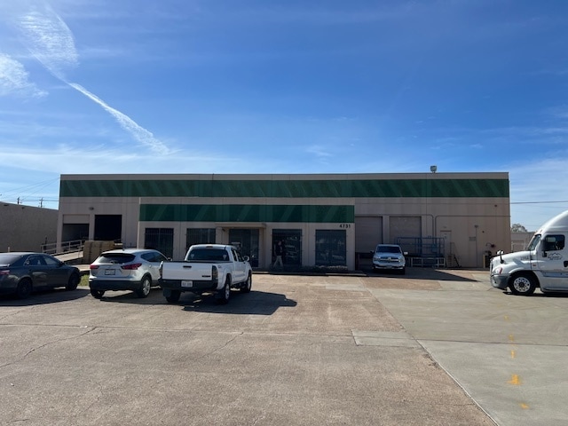 4731 Darien St, Houston, TX for lease - Building Photo - Image 3 of 12