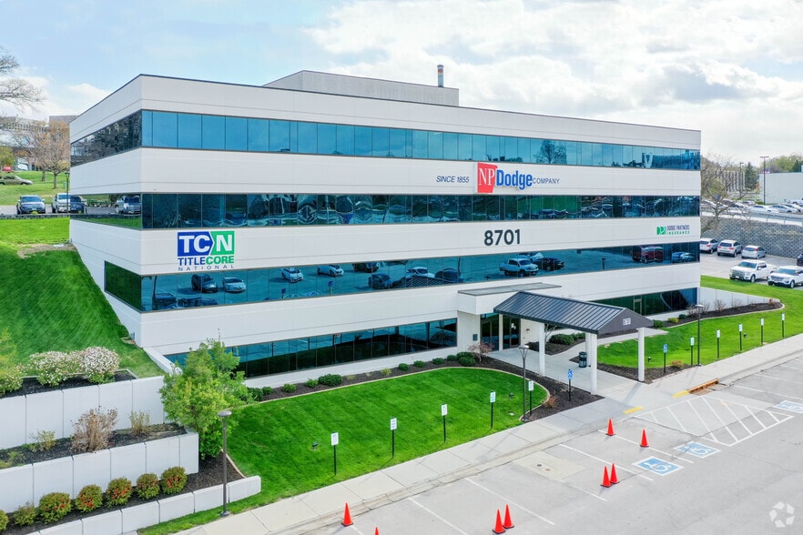 8701 W Dodge Rd, Omaha, NE for lease - Building Photo - Image 2 of 7