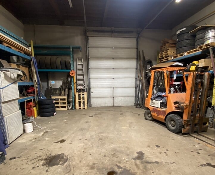 11644-11652 145 St NW, Edmonton, AB for lease - Interior Photo - Image 3 of 6