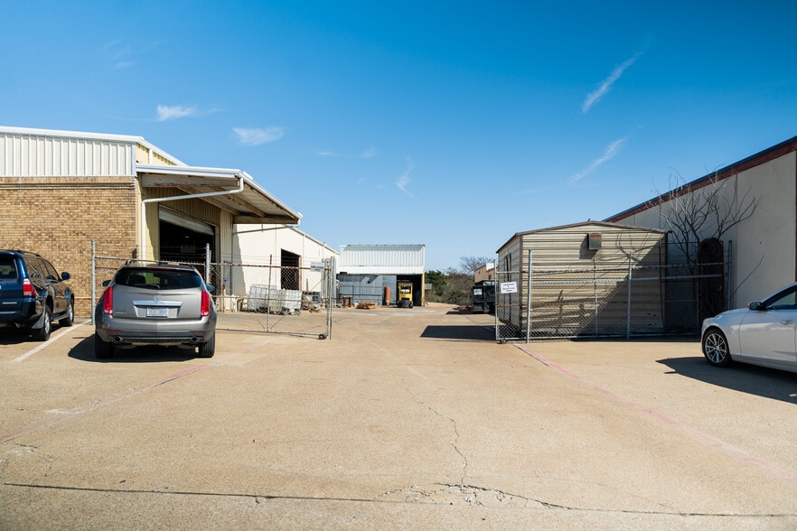 1616 N Interstate 35 N, Lancaster, TX à vendre - Photo du bâtiment - Image 2 de 40