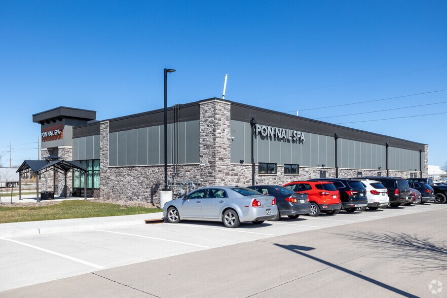 2575 SE Hulsizer Rd, Ankeny, IA à vendre - Photo du bâtiment - Image 3 de 7