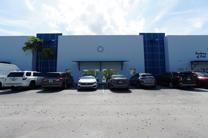 20841 Johnson St, Pembroke Pines, FL for lease - Building Photo - Image 2 of 39