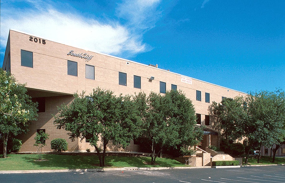 2015 S Interstate 35, Austin, TX for lease - Building Photo - Image 3 of 8