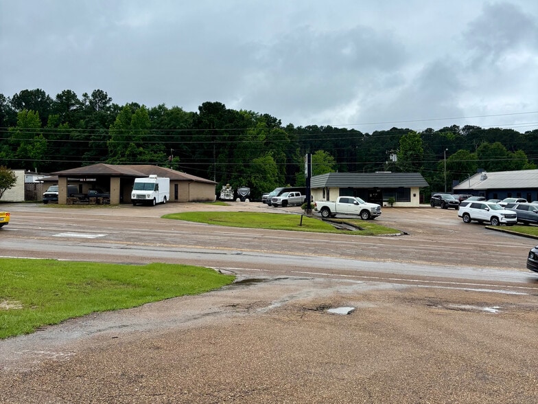 609 W Government St, Brandon, MS for sale - Primary Photo - Image 1 of 1