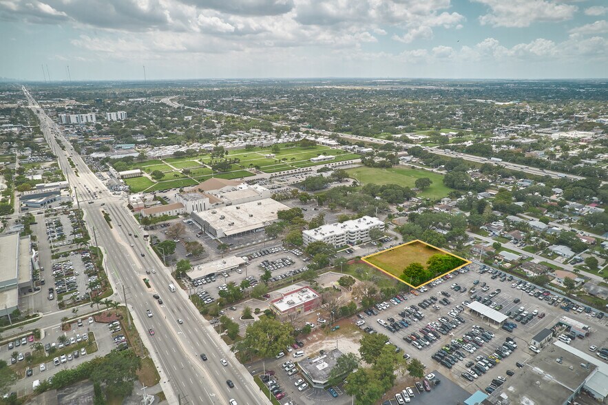 0 61st Avenue Ave, Hollywood, FL à vendre - Photo du bâtiment - Image 2 de 4