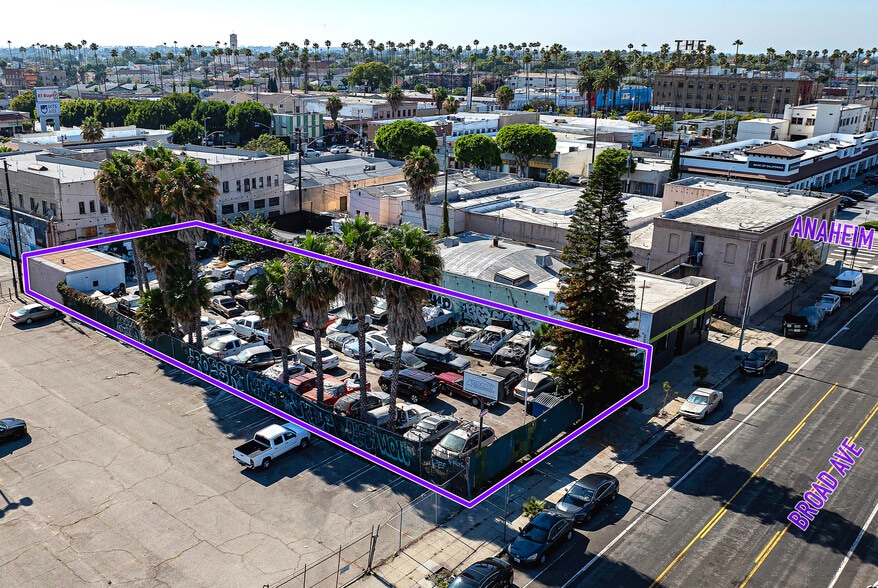 725 Broad Ave, Wilmington, CA for sale - Primary Photo - Image 1 of 6