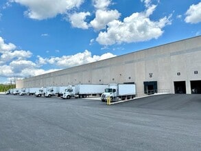 571 Hollow Rd, Phoenixville, PA for lease Building Photo- Image 2 of 4