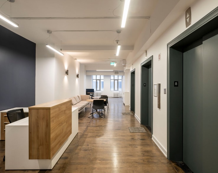 372 Bay St, Toronto, ON for lease - Building Photo - Image 2 of 6