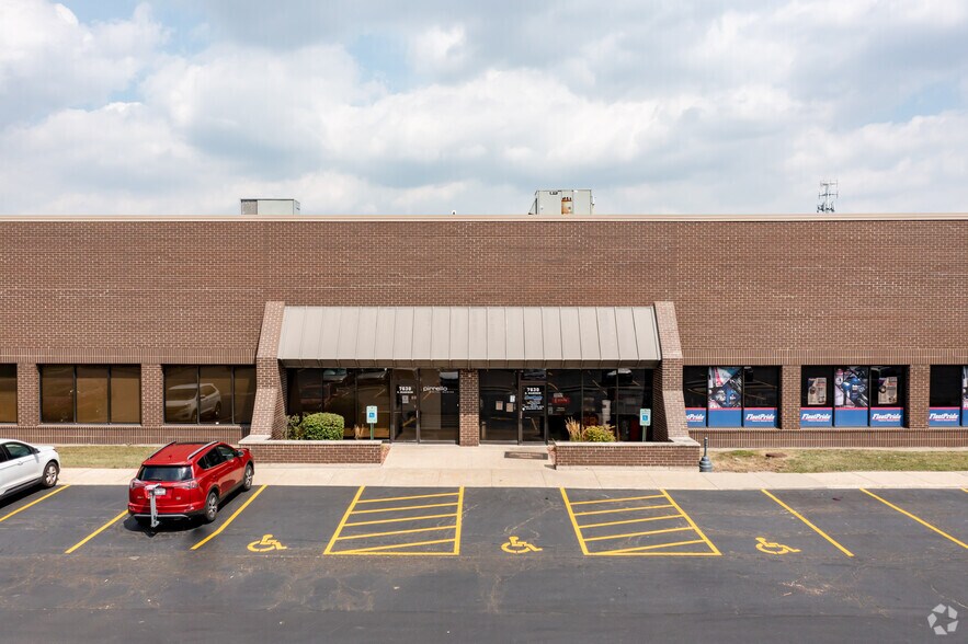 7630 S Madison St, Willowbrook, IL à louer - Photo du bâtiment - Image 3 de 6