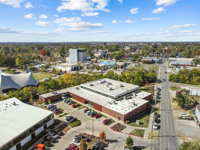 700 SE 5th St, Bentonville, AR à louer - Photo du bâtiment - Image 1 de 1