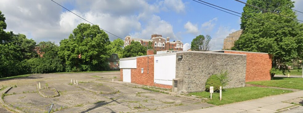 3770 Reading Rd, Cincinnati, OH à vendre - Photo du bâtiment - Image 2 de 20
