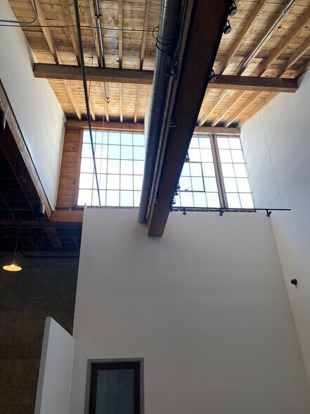 1330 NW Glisan St, Portland, OR à louer - Photo du bâtiment - Image 2 de 5