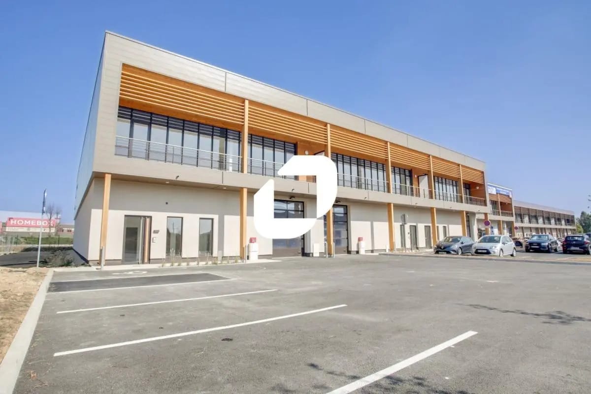 12-14 Rue De Lamirault, Collégien for lease Building Photo- Image 1 of 30