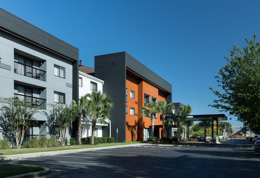 451 Creighton Rd, Pensacola, FL à vendre - Photo du bâtiment - Image 3 de 20