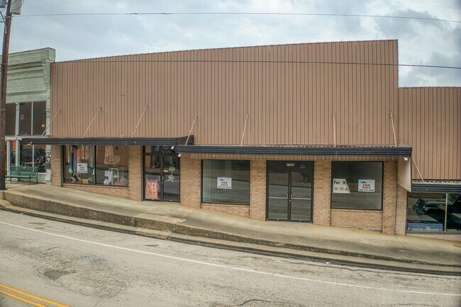 More details for 307 E Goliad Ave, Crockett, TX - Retail for Sale