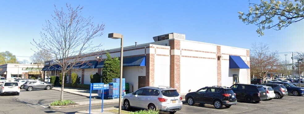 4-18 Indian Head Rd, Kings Park, NY à louer - Photo du bâtiment - Image 3 de 8