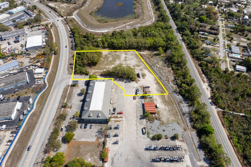 1551 NE Savannah Rd, Jensen Beach, FL à louer - Photo du bâtiment - Image 2 de 3