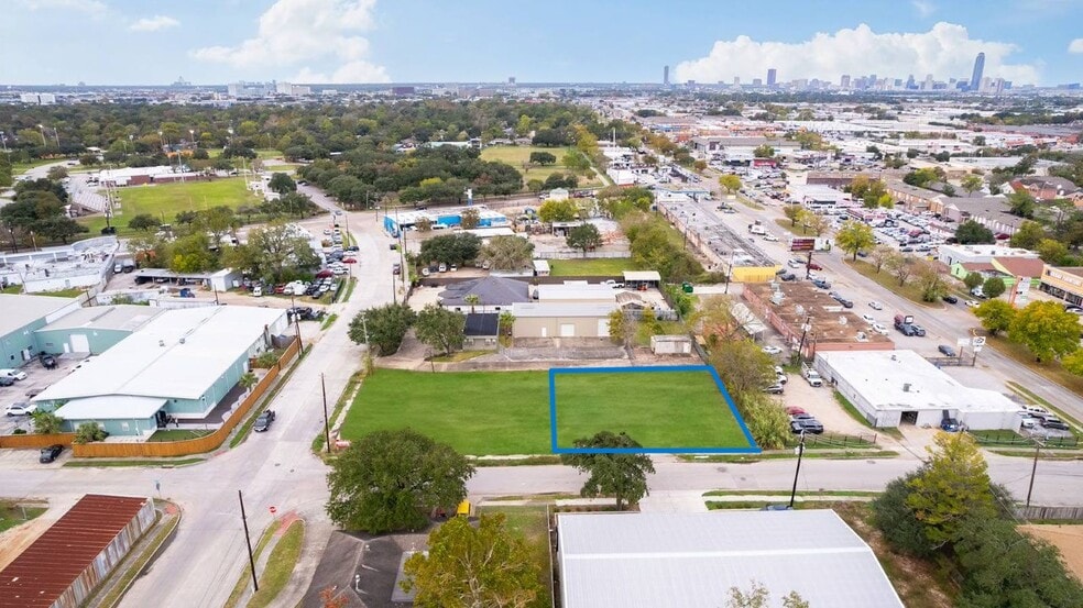 8021 Dunlap St, Houston, TX for sale - Building Photo - Image 2 of 8