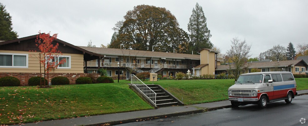 928-990 Fir St S, Salem, OR à vendre - Photo du bâtiment - Image 3 de 3