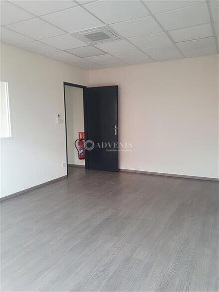 Flex in Fléville-devant-Nancy for lease - Interior Photo - Image 3 of 8
