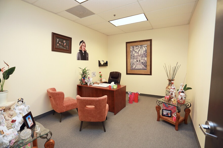 3468 E Sahara Ave, Las Vegas, NV for lease - Interior Photo - Image 2 of 6
