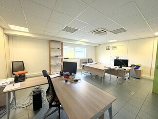 Plus de détails pour 102 Boulevard Jean Jaurès, Houilles - Bureau à louer