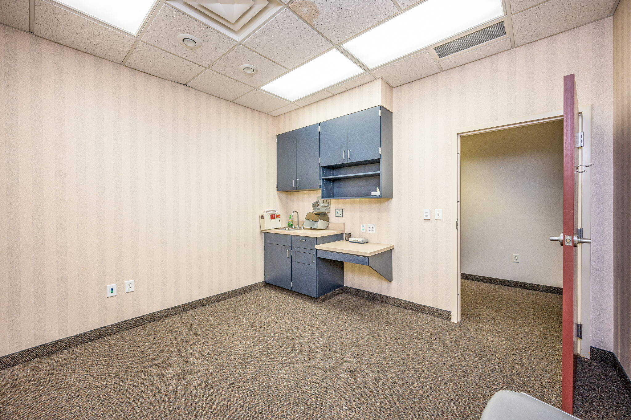 757 S State St, Fairmont, MN for lease Interior Photo- Image 1 of 19