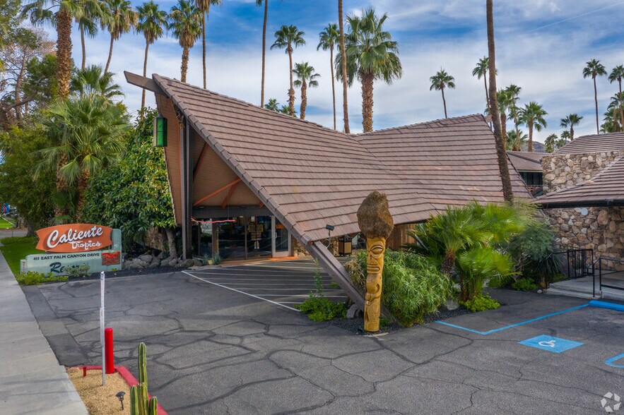 411 E Palm Canyon Dr, Palm Springs, CA à vendre - Photo du bâtiment - Image 2 de 35