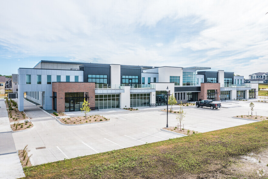 1220 NE Station Crossing Dr, Grimes, IA for lease - Building Photo - Image 2 of 6