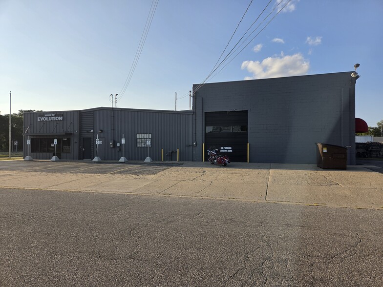 2240 Glade St, Muskegon, MI for sale - Building Photo - Image 2 of 4