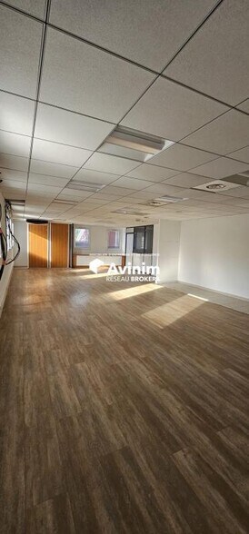Office in Nîmes for lease - Interior Photo - Image 2 of 4