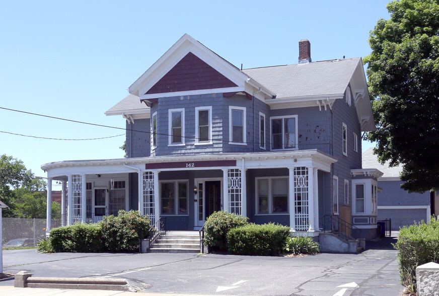 142 Cottage St, Pawtucket, RI for sale - Primary Photo - Image 1 of 1