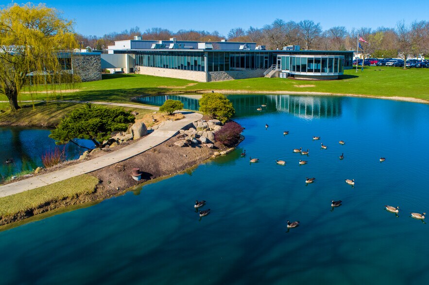 2980 - 2990 E. Coliseum Blvd. portefeuille de 2 propriétés à vendre sur LoopNet.ca - Photo du bâtiment - Image 2 de 6