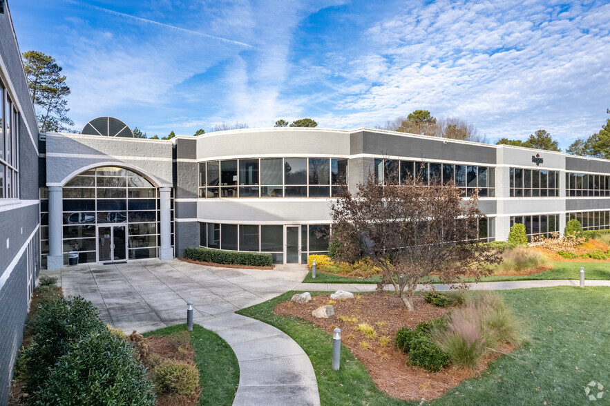 5051 Peachtree Corners Cir, Peachtree Corners, GA for lease - Building Photo - Image 1 of 7