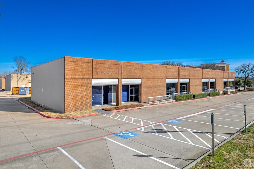 2201 Brookhollow Plaza Dr, Arlington, TX for lease - Building Photo - Image 2 of 6