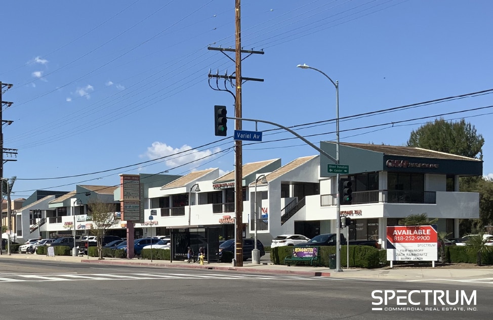 21101-21163 Victory Blvd, Canoga Park, CA for lease Building Photo- Image 1 of 23