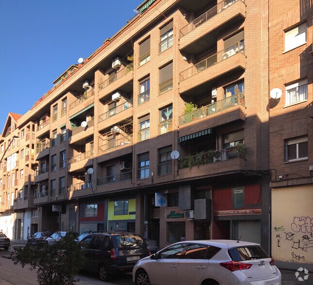 Calle Banderas de Castilla, 37, Talavera de la Reina, Toledo à louer - Photo du bâtiment - Image 1 de 4