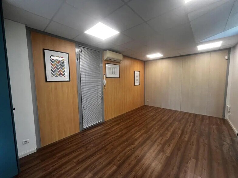 Bureau dans Champigny-sur-Marne à louer - Photo du bâtiment - Image 1 de 8